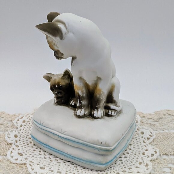 Vintage Mann Bisque Porcelain Siamese Cat & Kitten Music Box - Picture 4 of 7